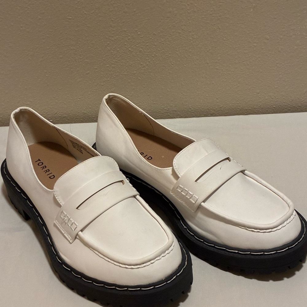 NWOT Torrid White Loafers with Black Soles